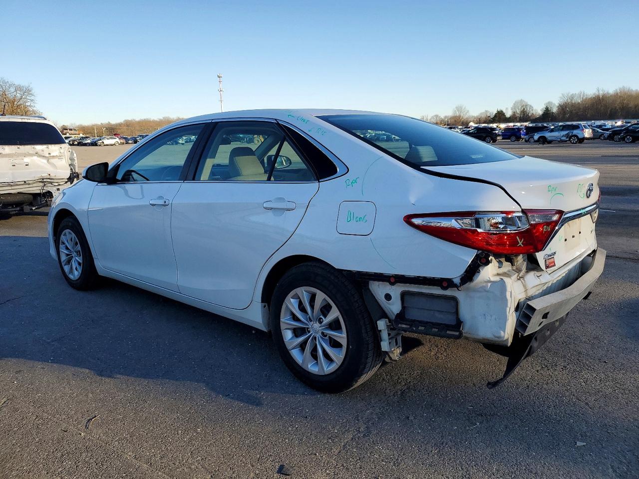 2017 TOYOTA CAMRY LE photo 2