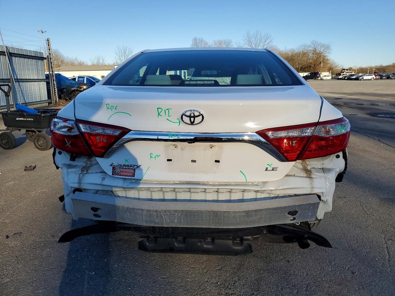 2017 TOYOTA CAMRY LE photo 6