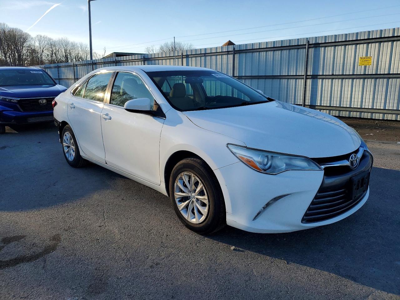2017 TOYOTA CAMRY LE photo 4