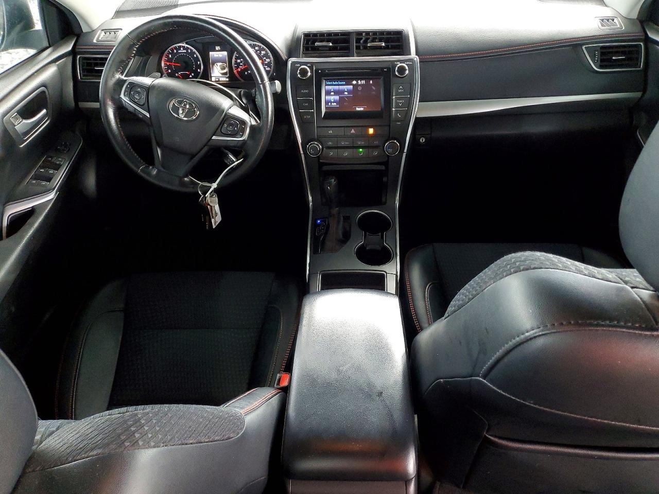 2015 TOYOTA CAMRY LE photo 8