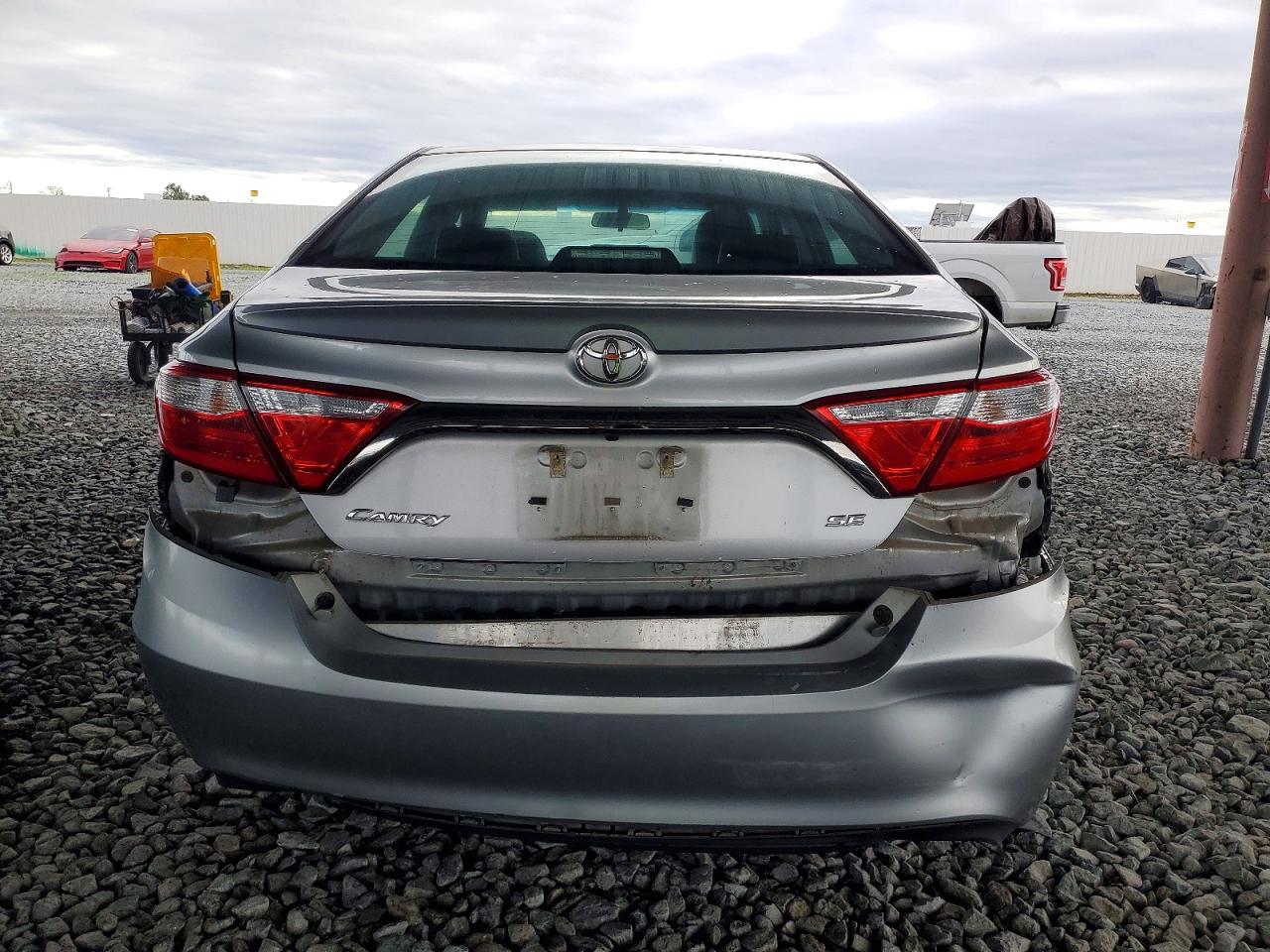 2015 TOYOTA CAMRY LE photo 6