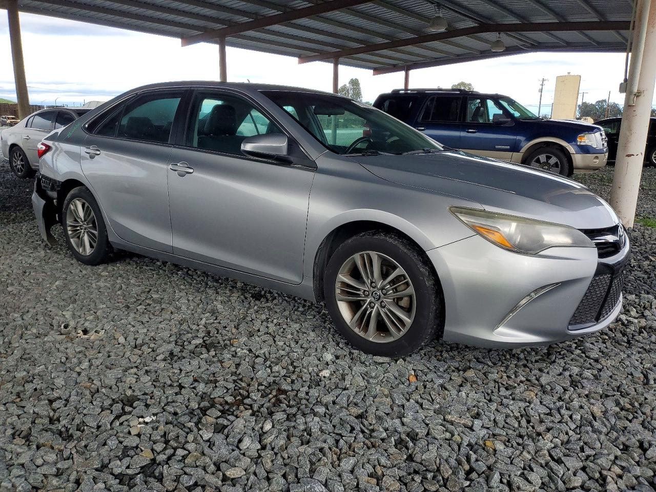 2015 TOYOTA CAMRY LE photo 4