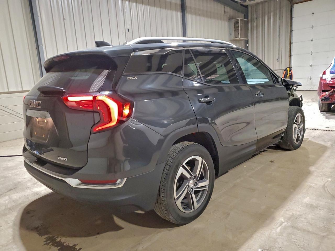 2018 GMC TERRAIN SLT photo 3