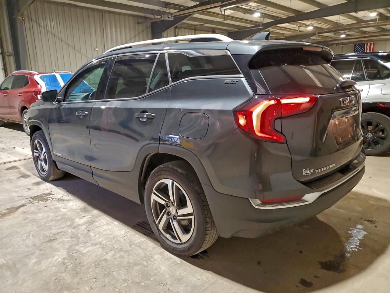 2018 GMC TERRAIN SLT photo 2
