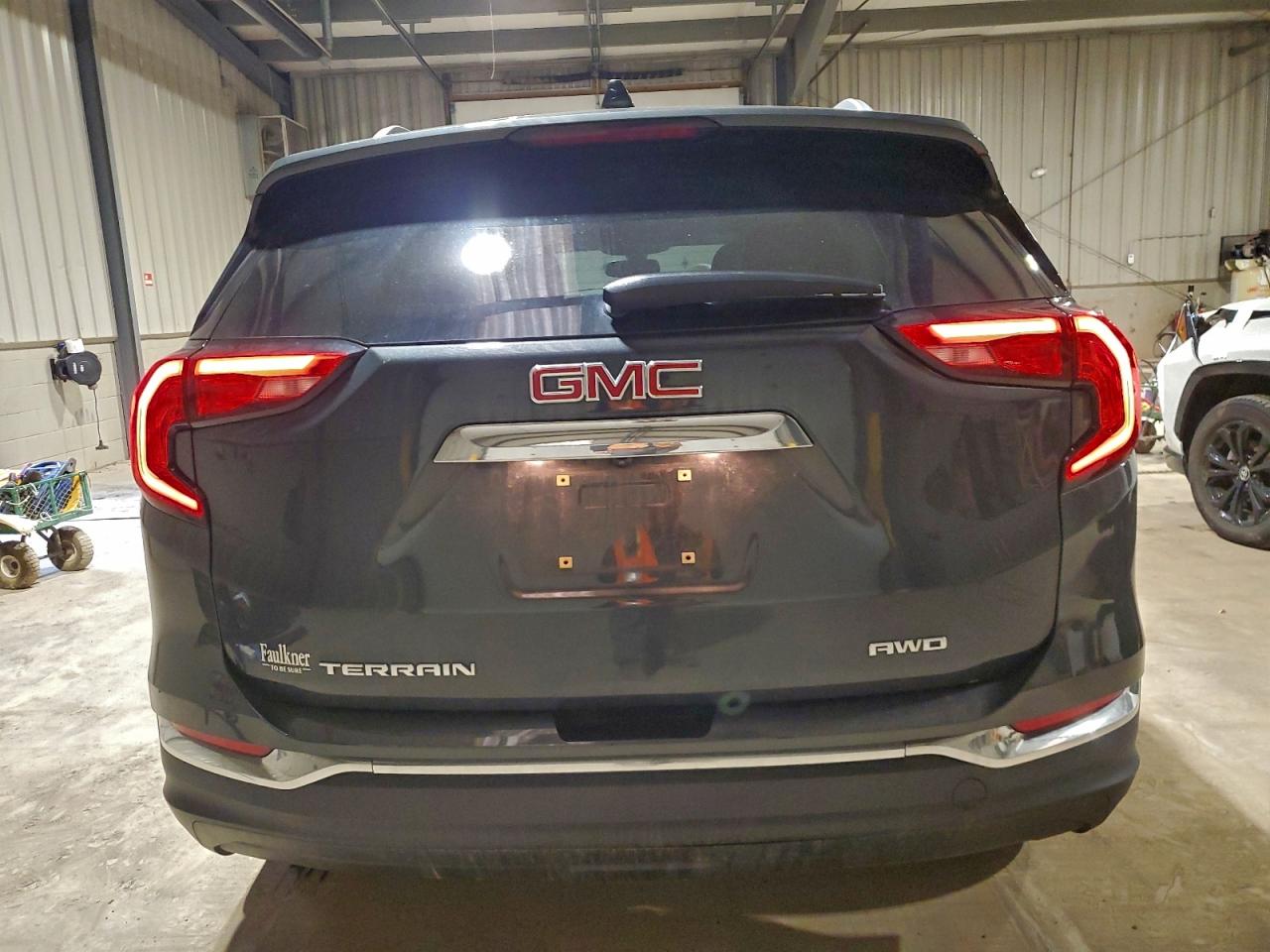 2018 GMC TERRAIN SLT photo 6