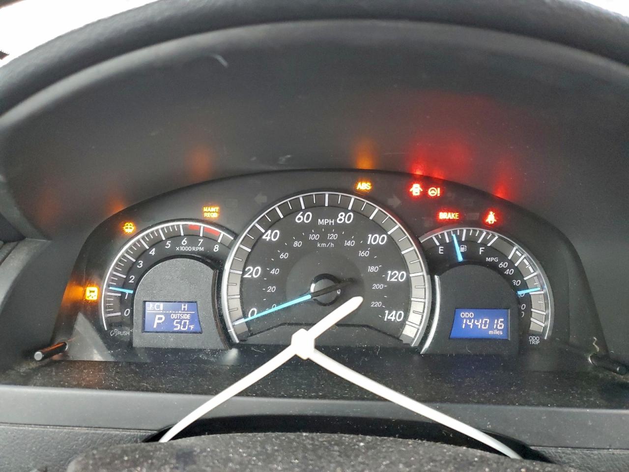 2013 TOYOTA CAMRY SE photo 9