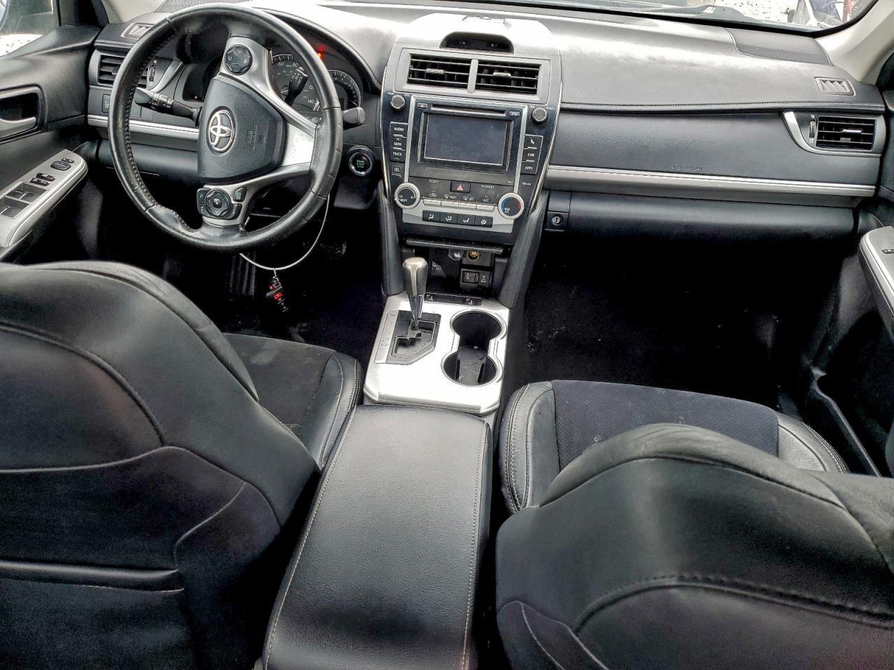 2013 TOYOTA CAMRY SE photo 8