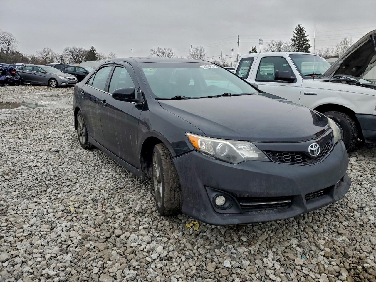 2013 TOYOTA CAMRY SE photo 4