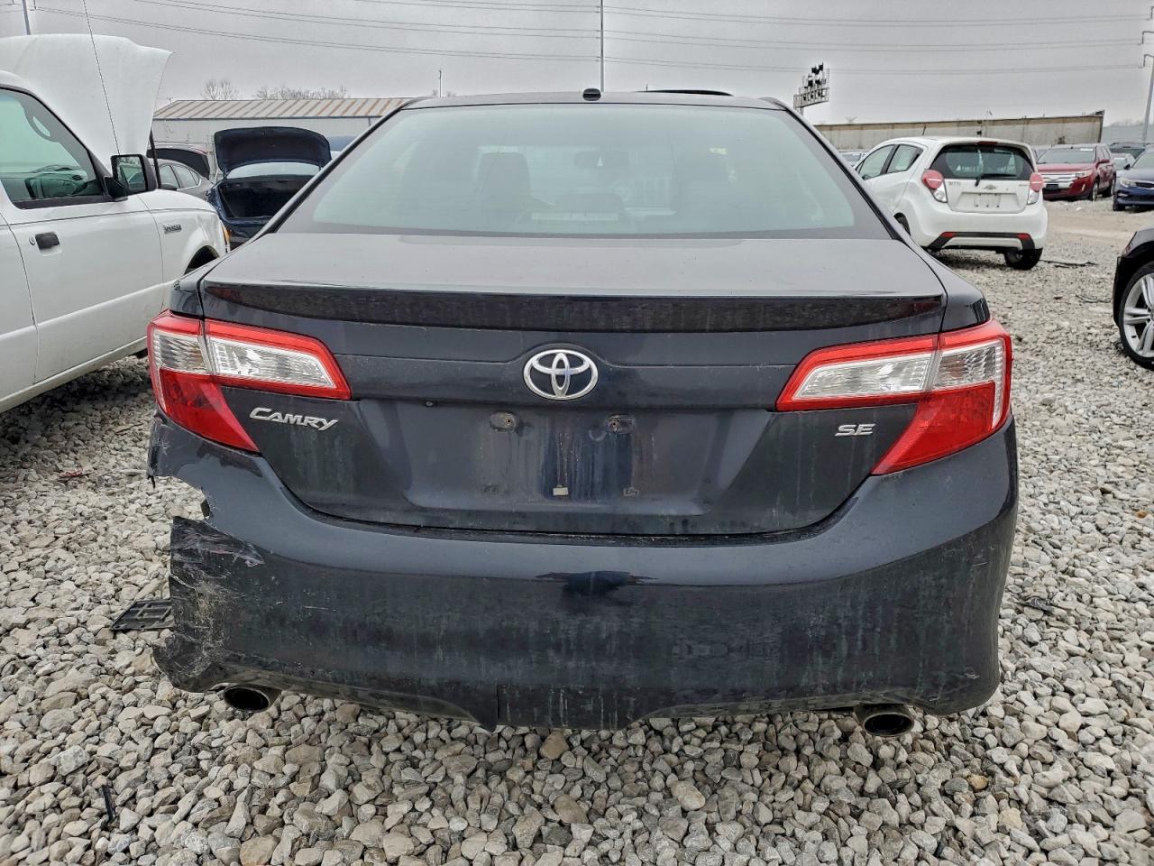 2013 TOYOTA CAMRY SE photo 6