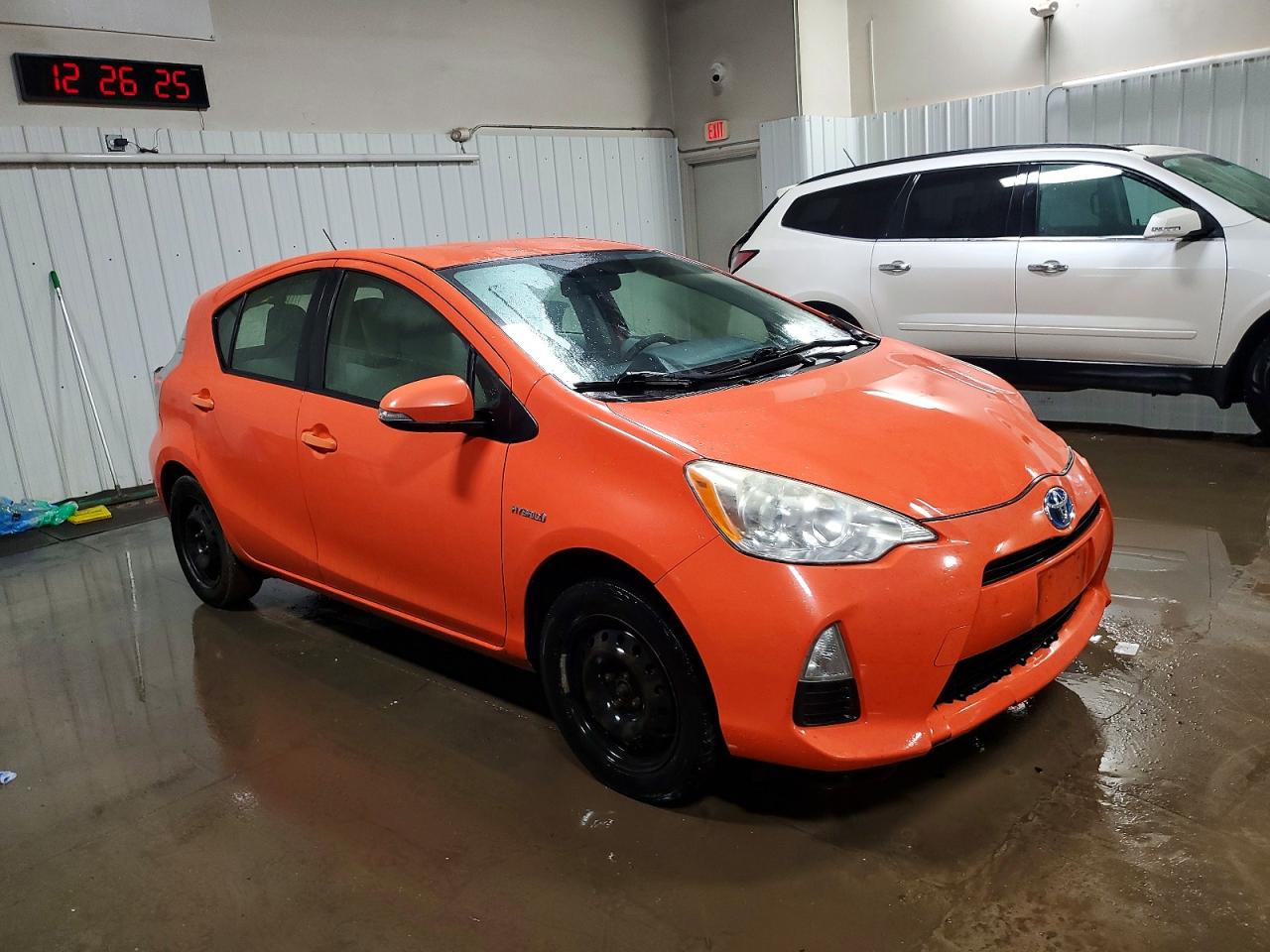 2013 TOYOTA PRIUS C photo 4