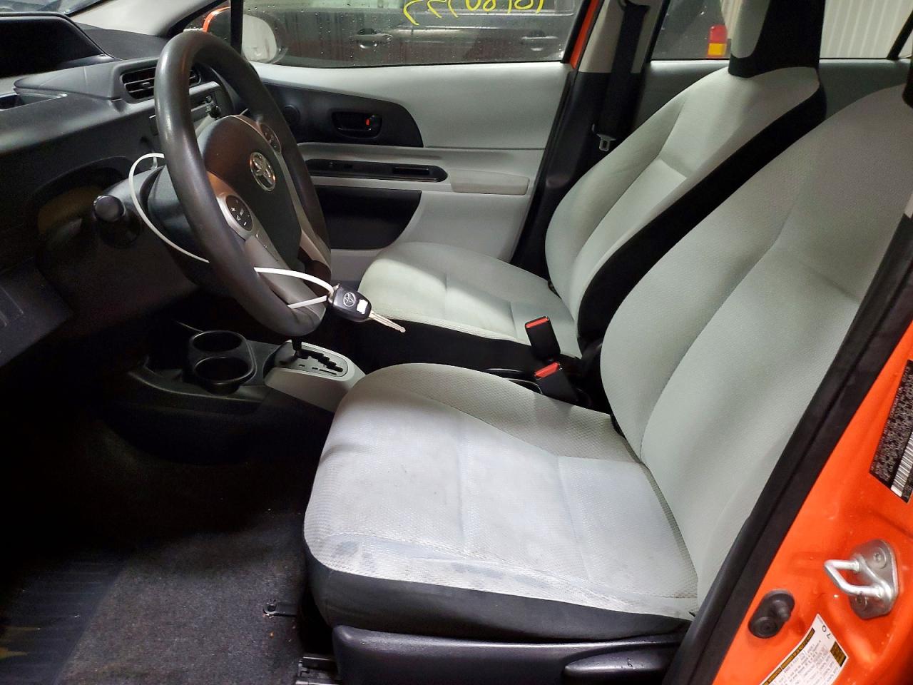 2013 TOYOTA PRIUS C photo 7