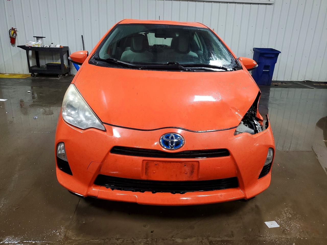 2013 TOYOTA PRIUS C photo 5