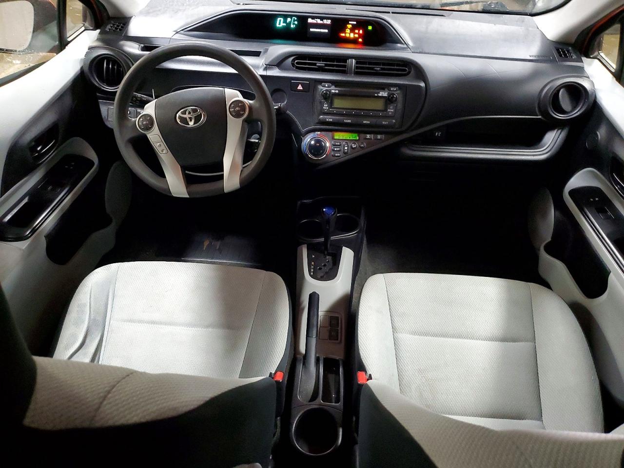 2013 TOYOTA PRIUS C photo 8