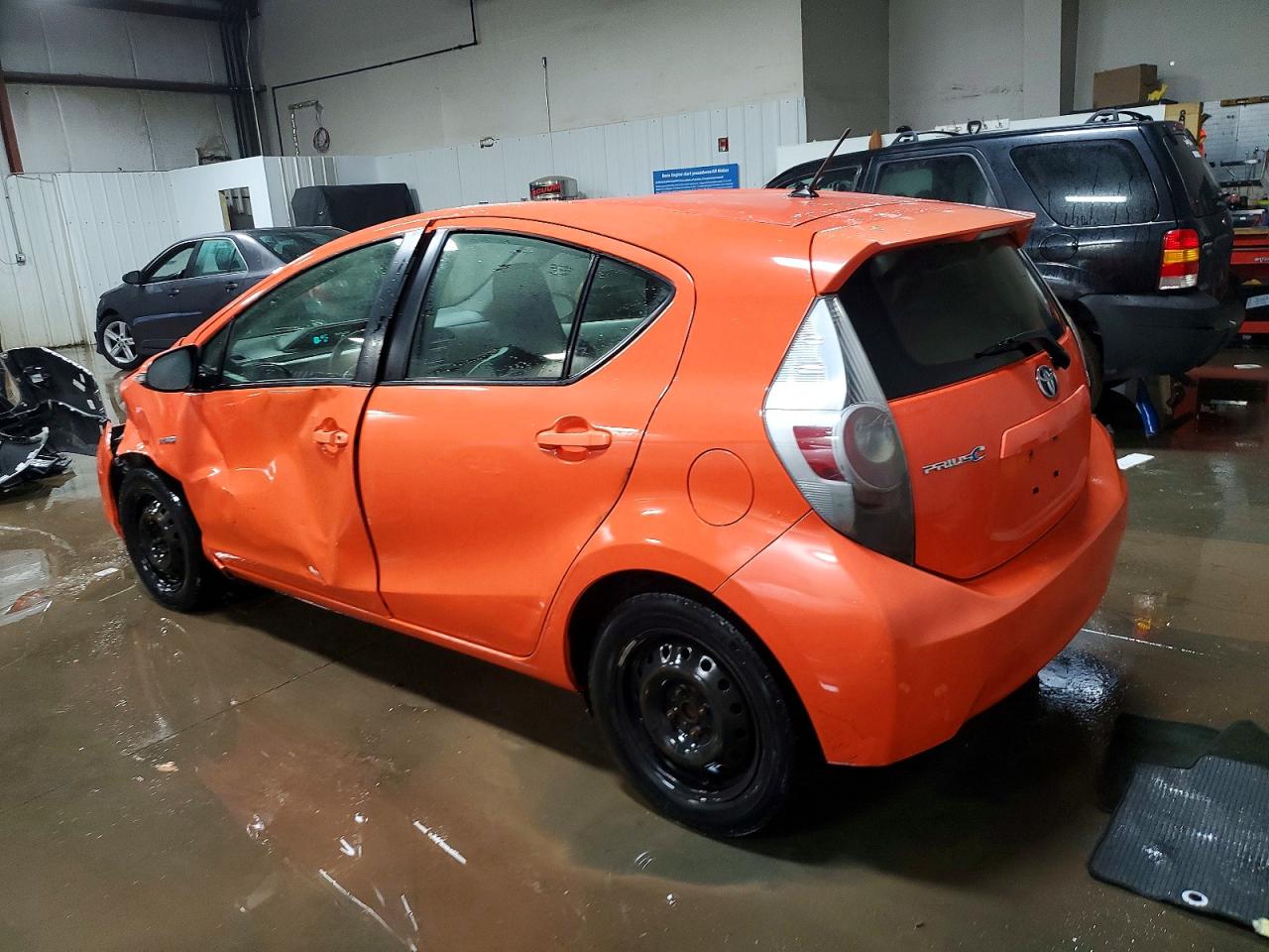 2013 TOYOTA PRIUS C photo 2