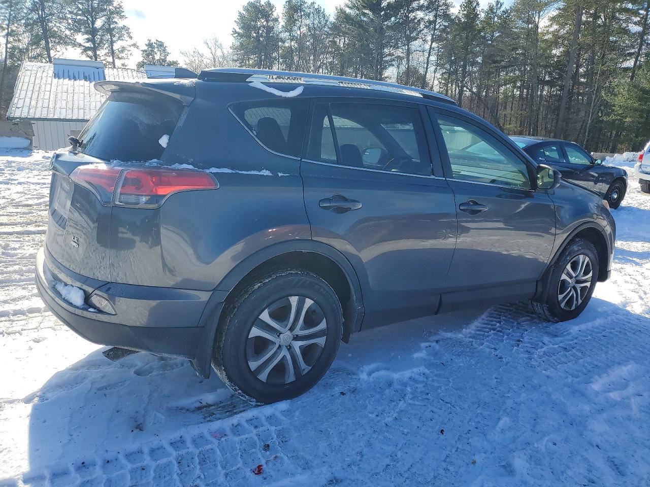 2016 TOYOTA RAV4 LE photo 3