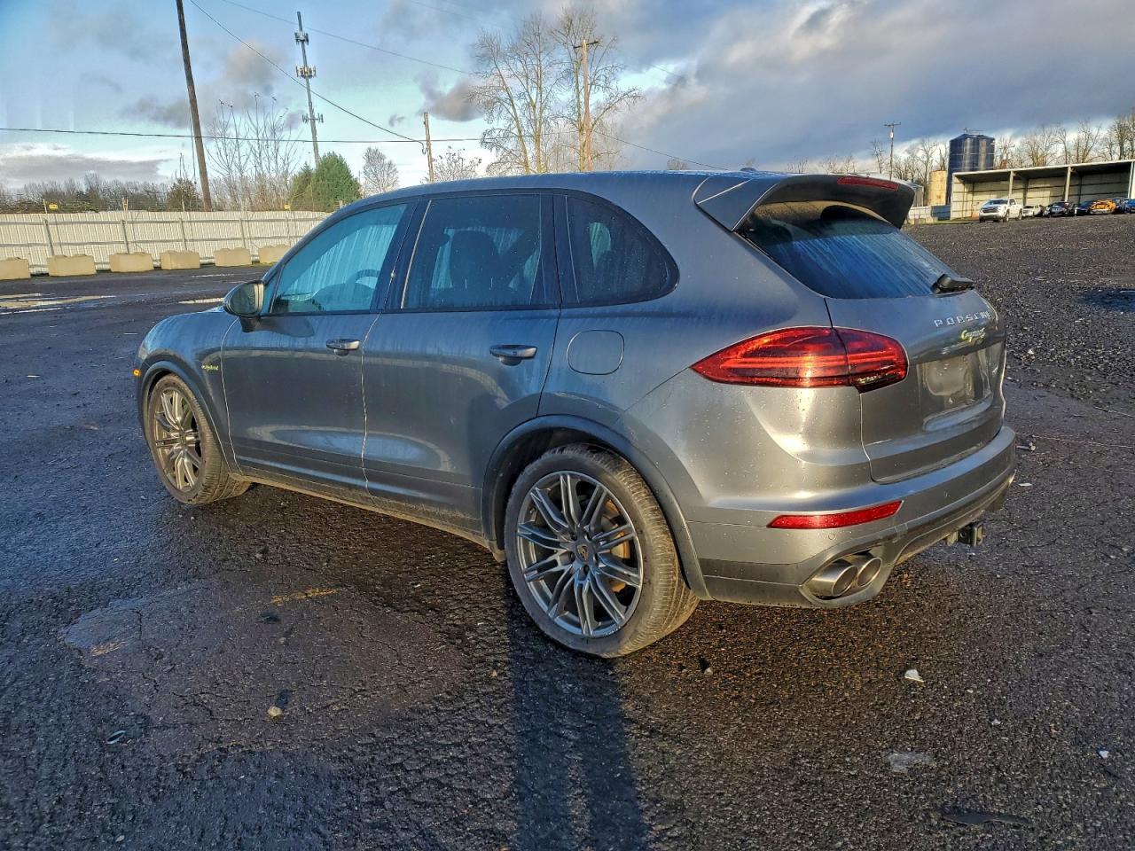 2016 PORSCHE CAYENNE SE HYBRID photo 2