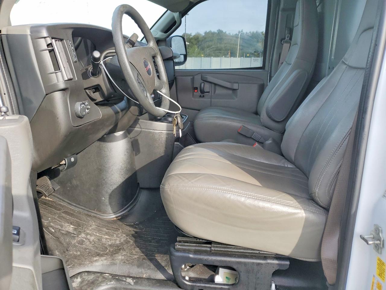 2023 GMC SAVANA G2500 photo 7