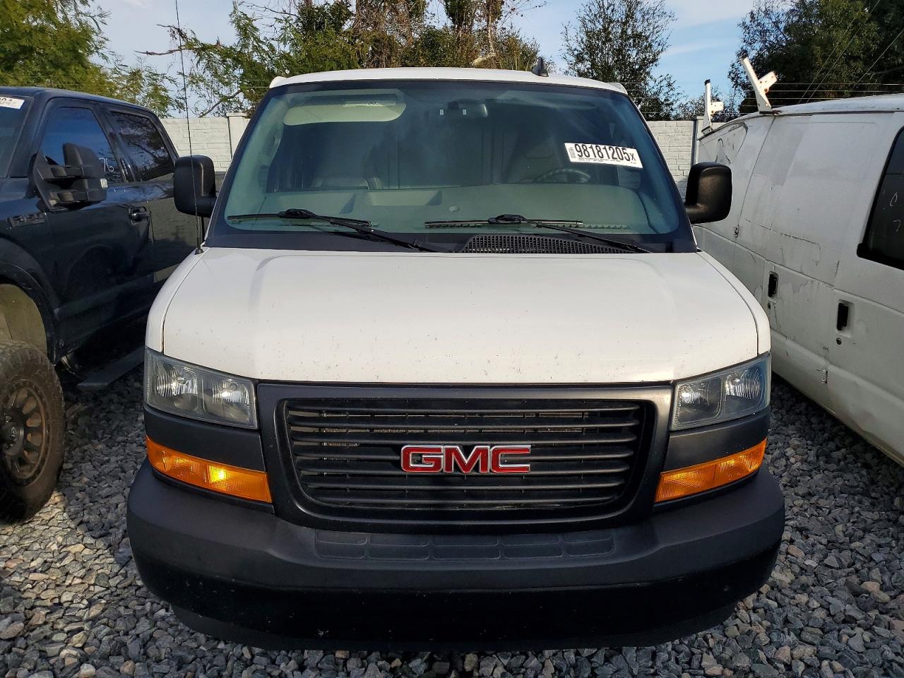 2023 GMC SAVANA G2500 photo 5