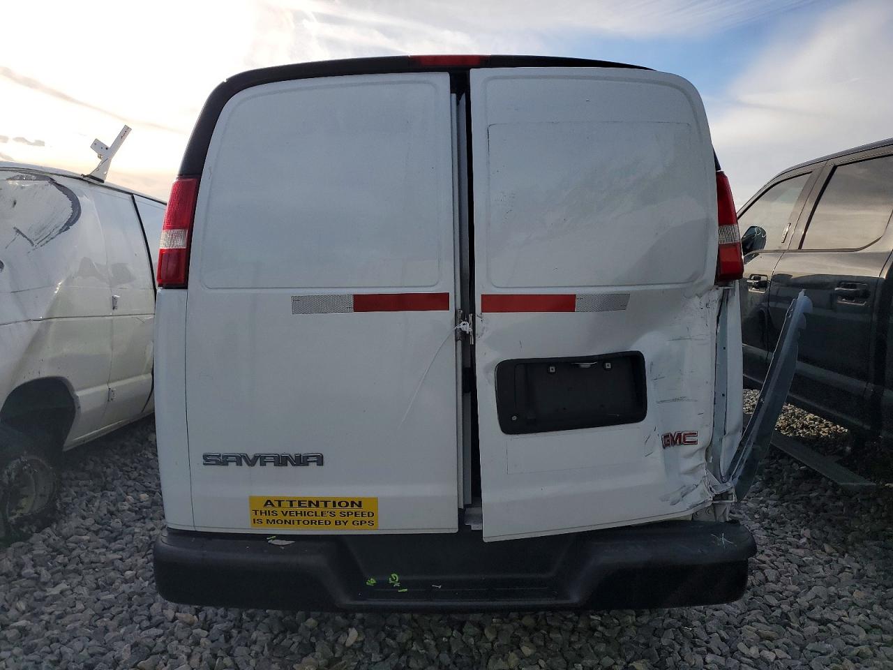 2023 GMC SAVANA G2500 photo 6