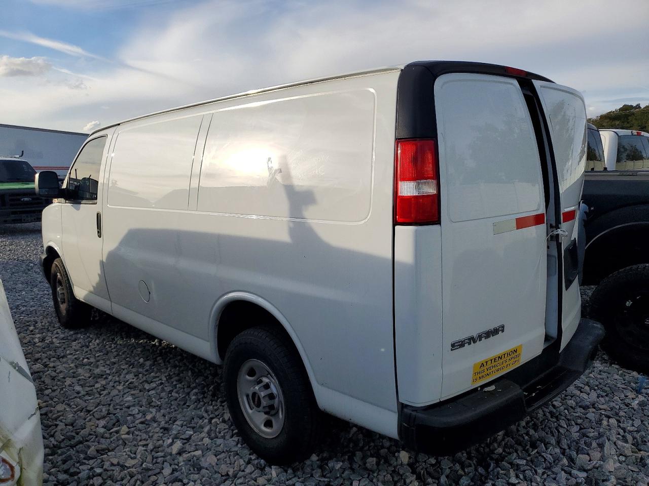 2023 GMC SAVANA G2500 photo 2