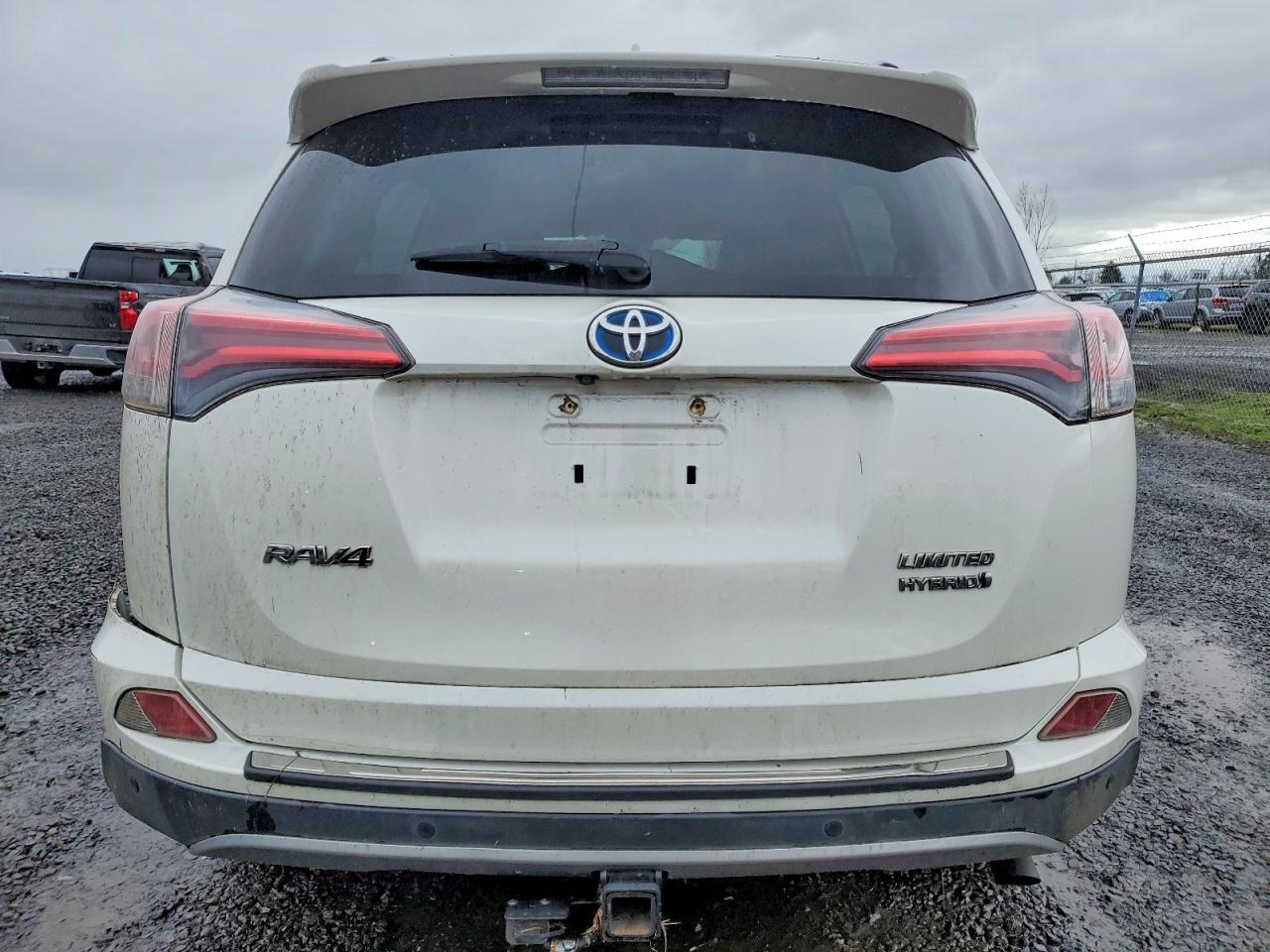 2017 TOYOTA RAV4 HV LIMITED photo 6