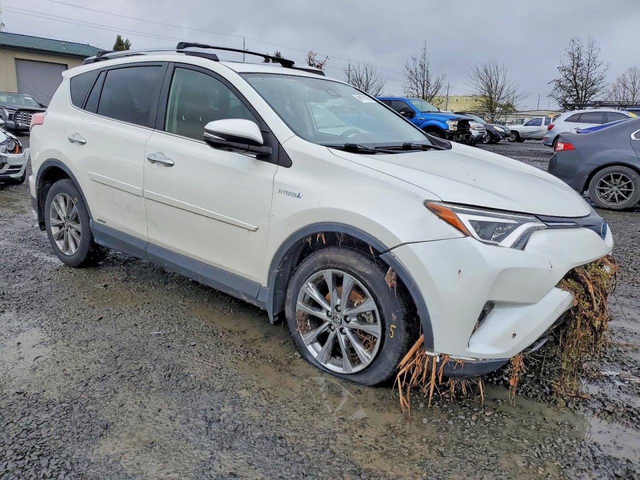 2017 TOYOTA RAV4 HV LIMITED photo 4