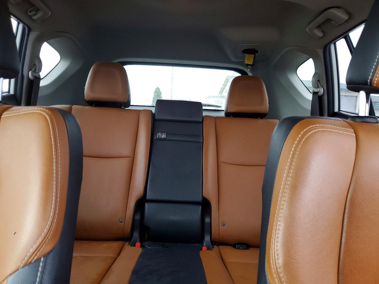 2017 TOYOTA RAV4 HV LIMITED photo 10