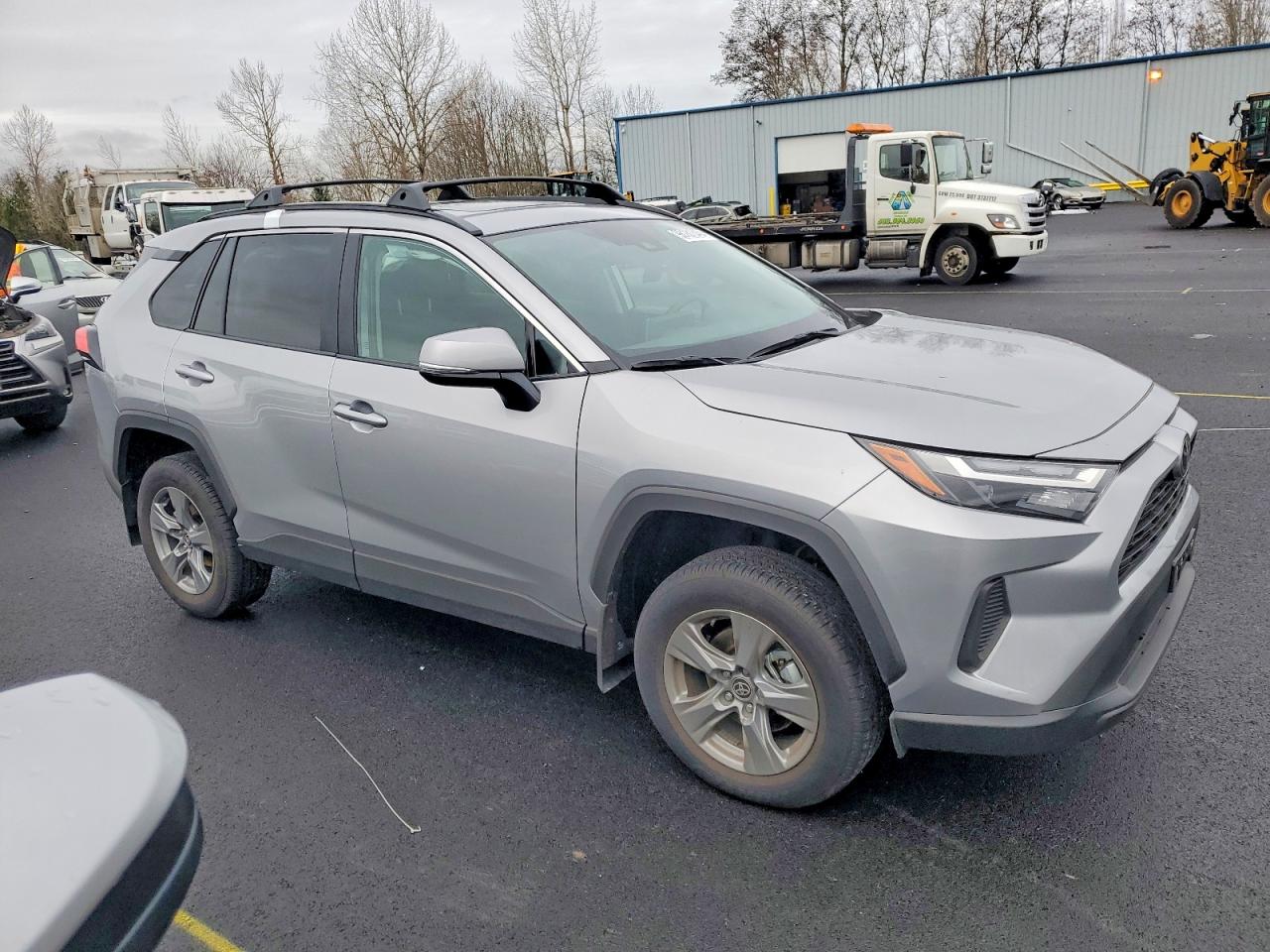 2025 TOYOTA RAV4 XLE photo 7