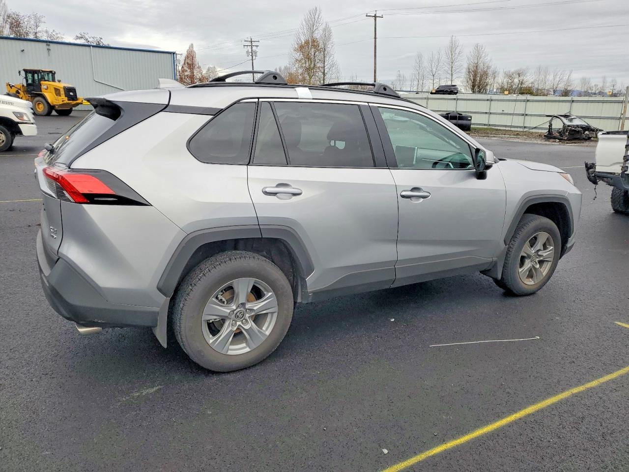 2025 TOYOTA RAV4 XLE photo 5