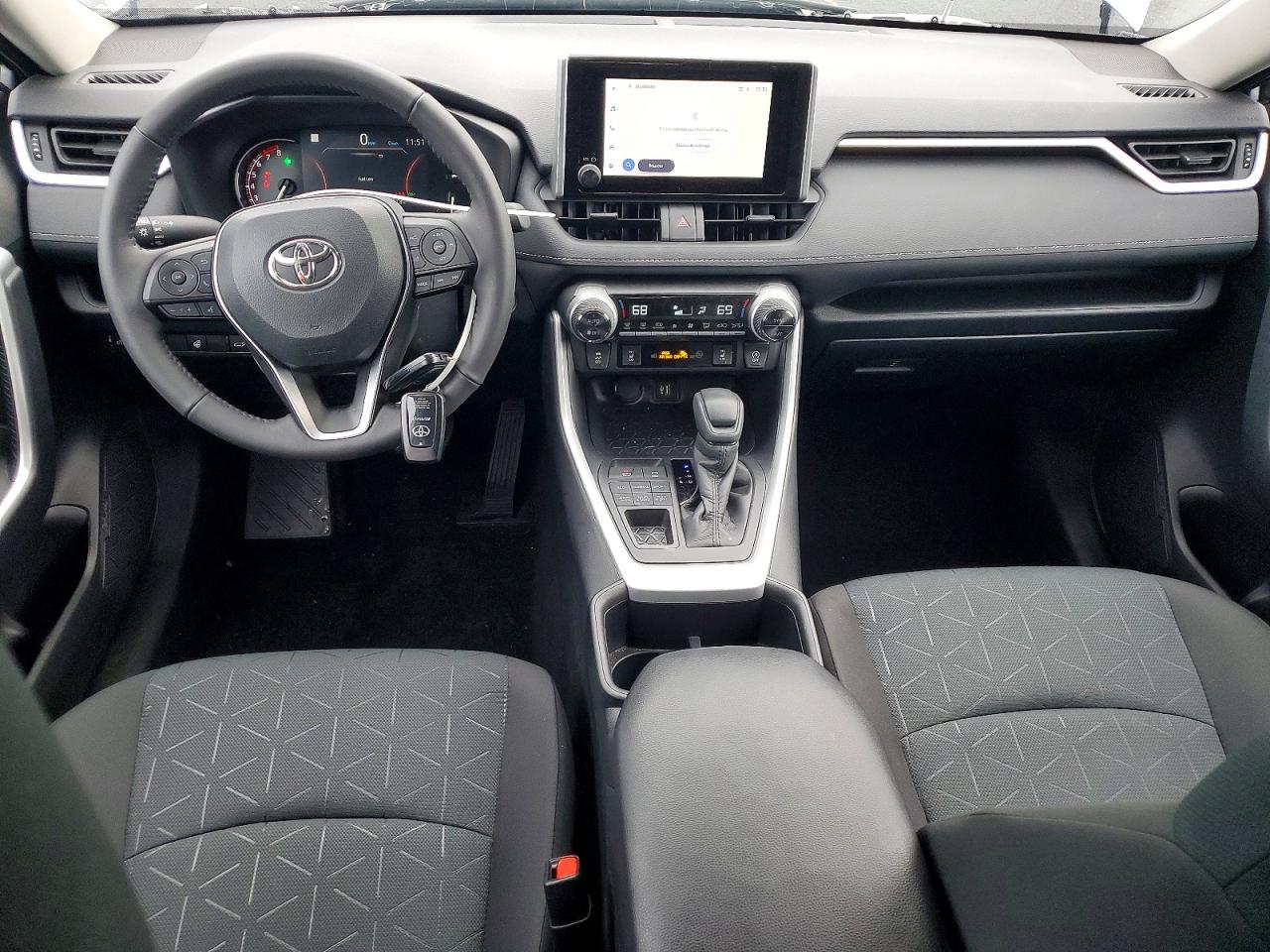 2025 TOYOTA RAV4 XLE photo 15