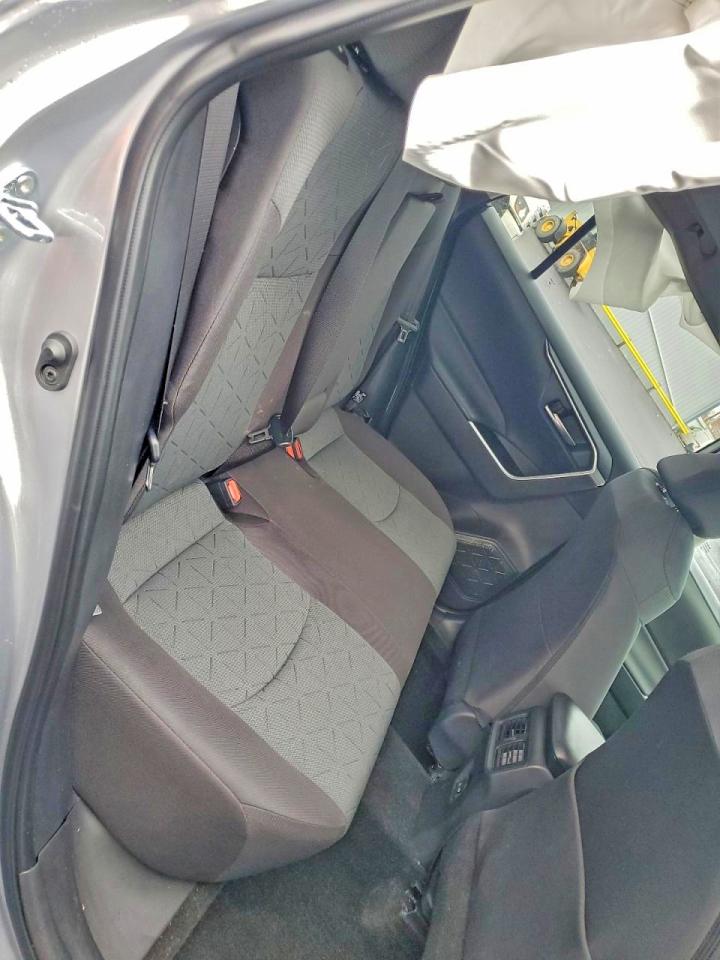 2025 TOYOTA RAV4 XLE photo 21