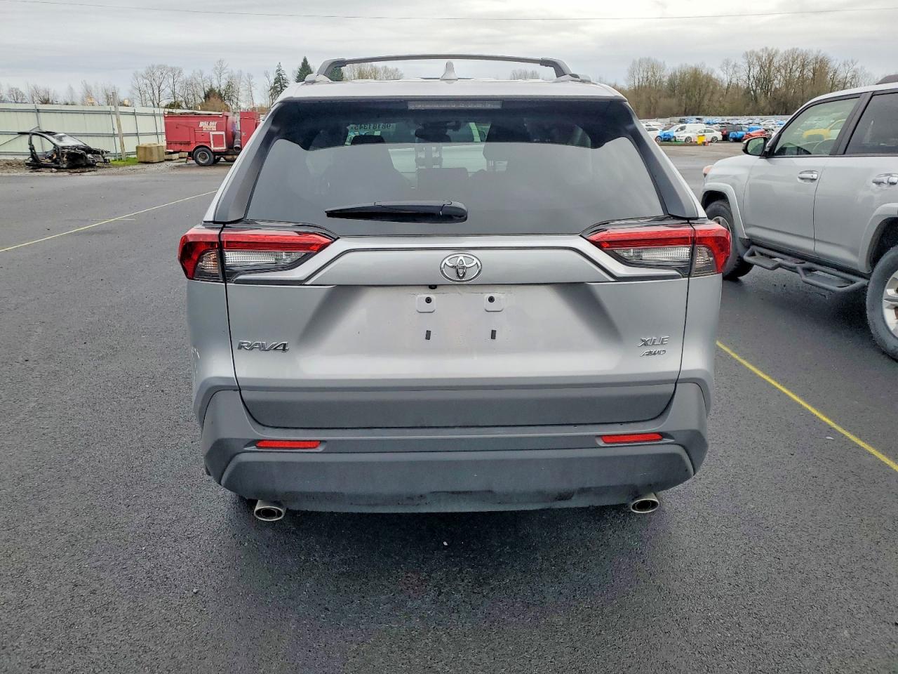 2025 TOYOTA RAV4 XLE photo 11