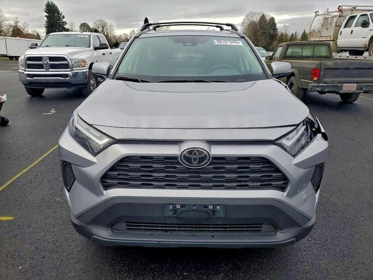 2025 TOYOTA RAV4 XLE photo 9