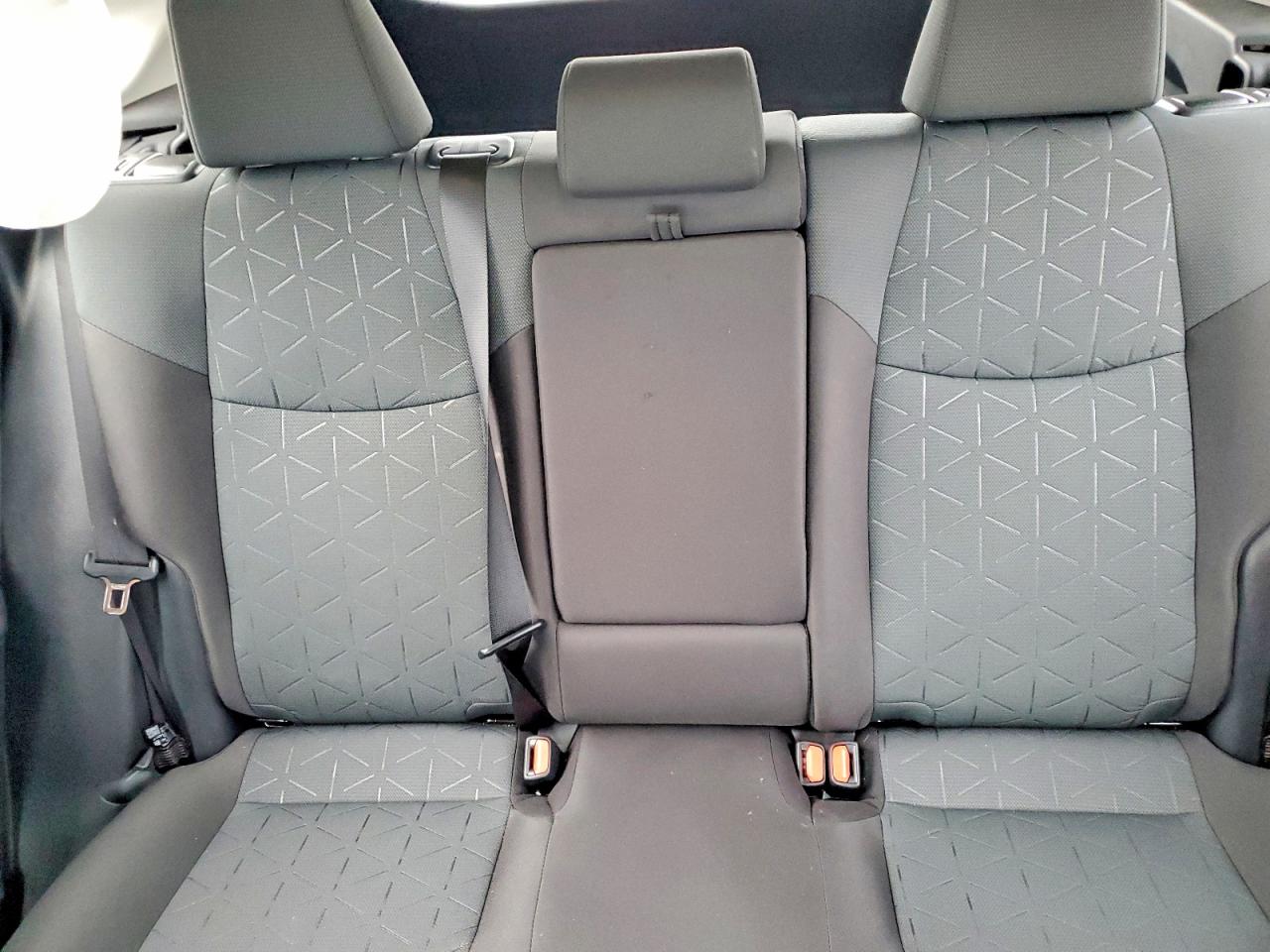 2025 TOYOTA RAV4 XLE photo 19