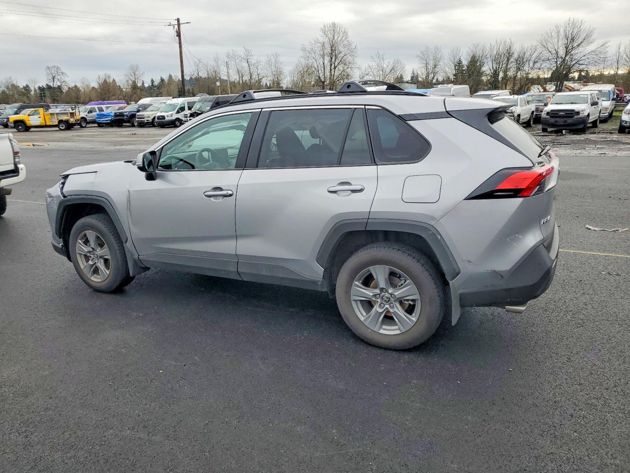2025 TOYOTA RAV4 XLE photo 3