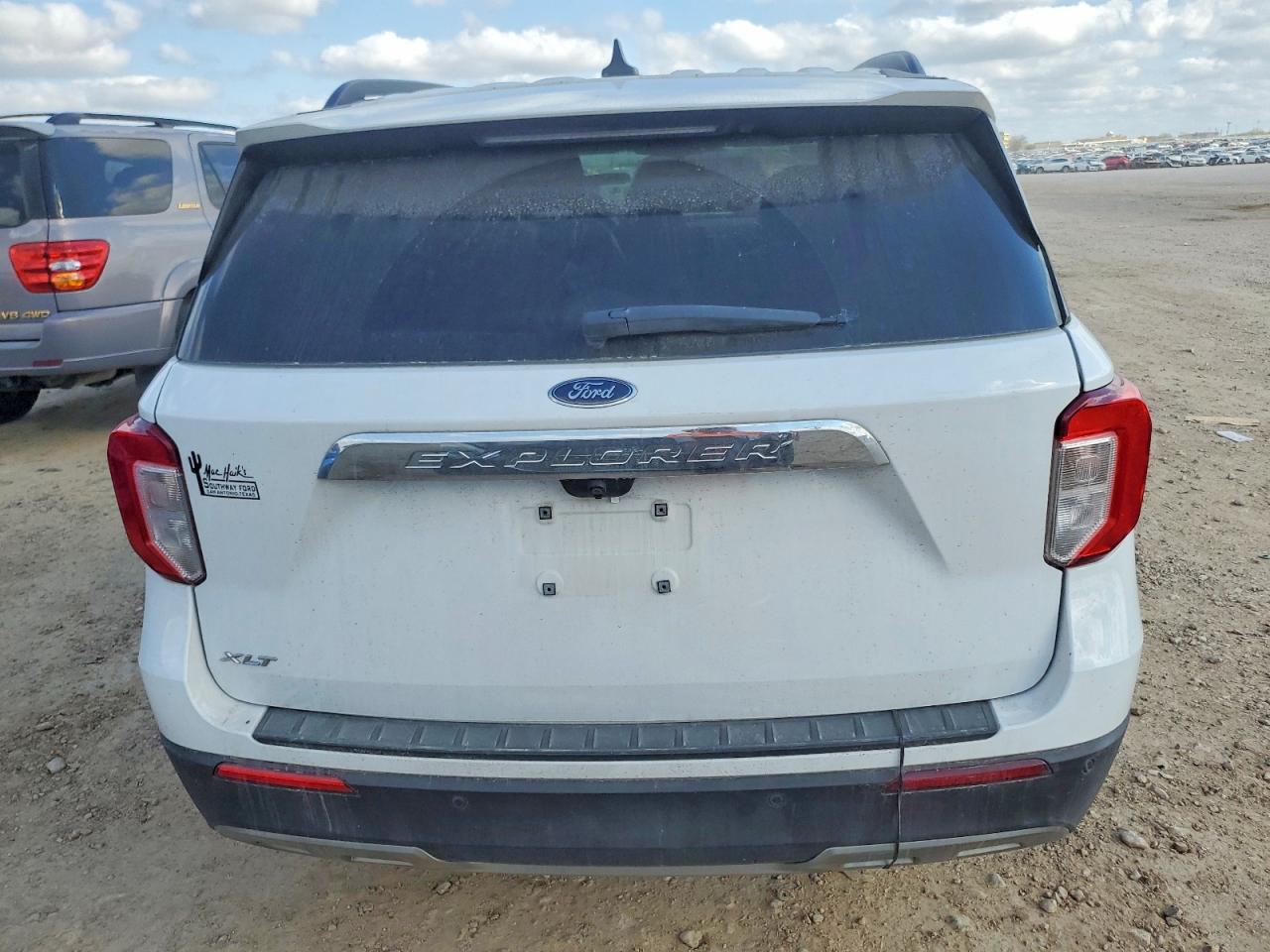 2021 FORD EXPLORER XLT photo 6