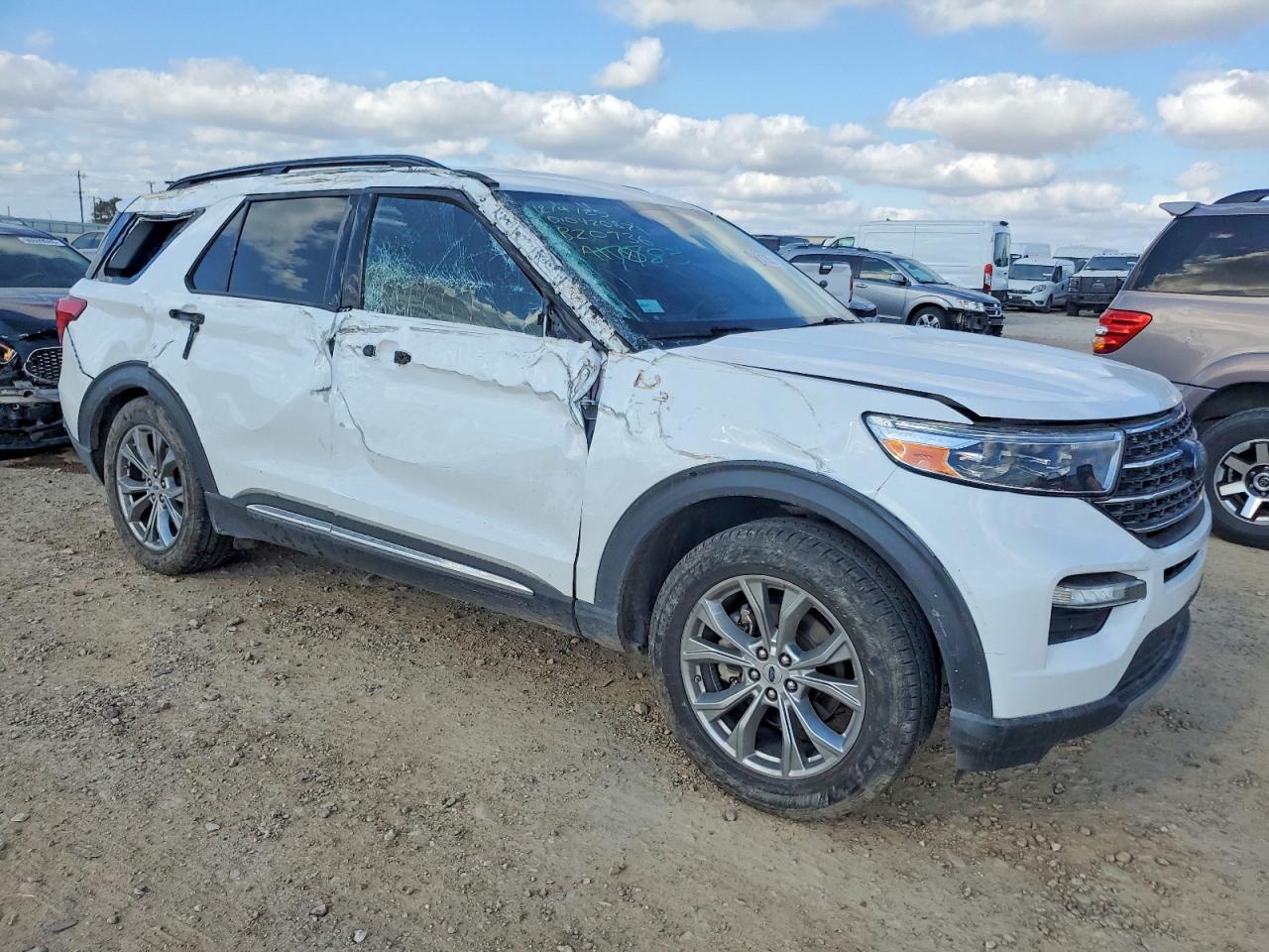 2021 FORD EXPLORER XLT photo 4