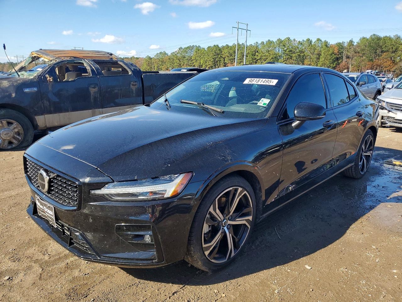 2024 VOLVO S60