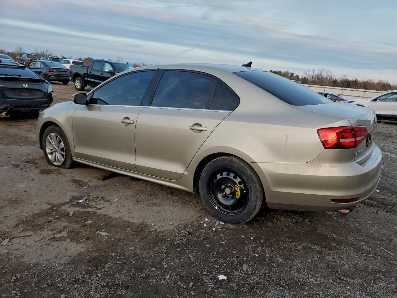 2015 VOLKSWAGEN JETTA SE photo 2