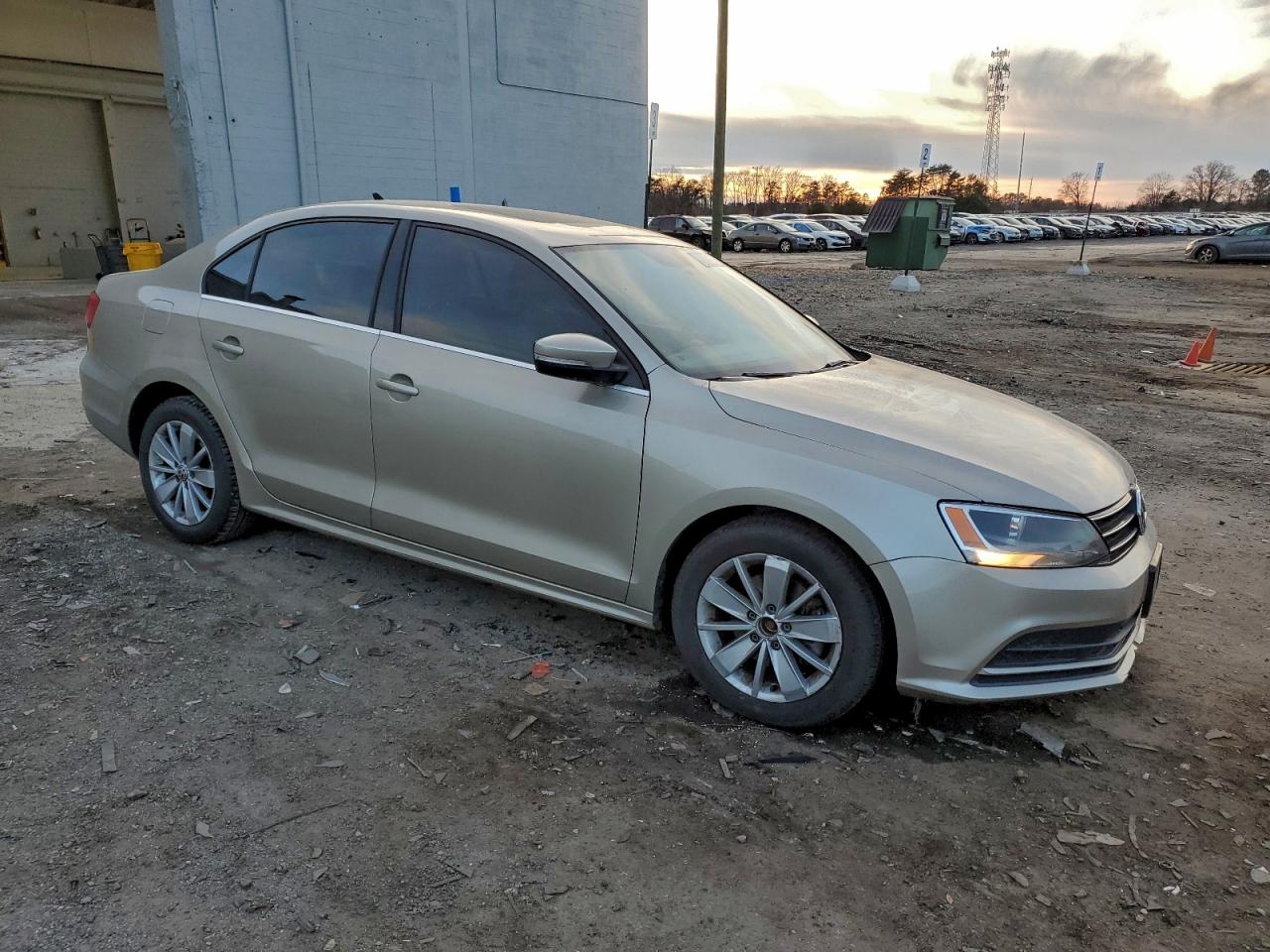 2015 VOLKSWAGEN JETTA SE photo 4