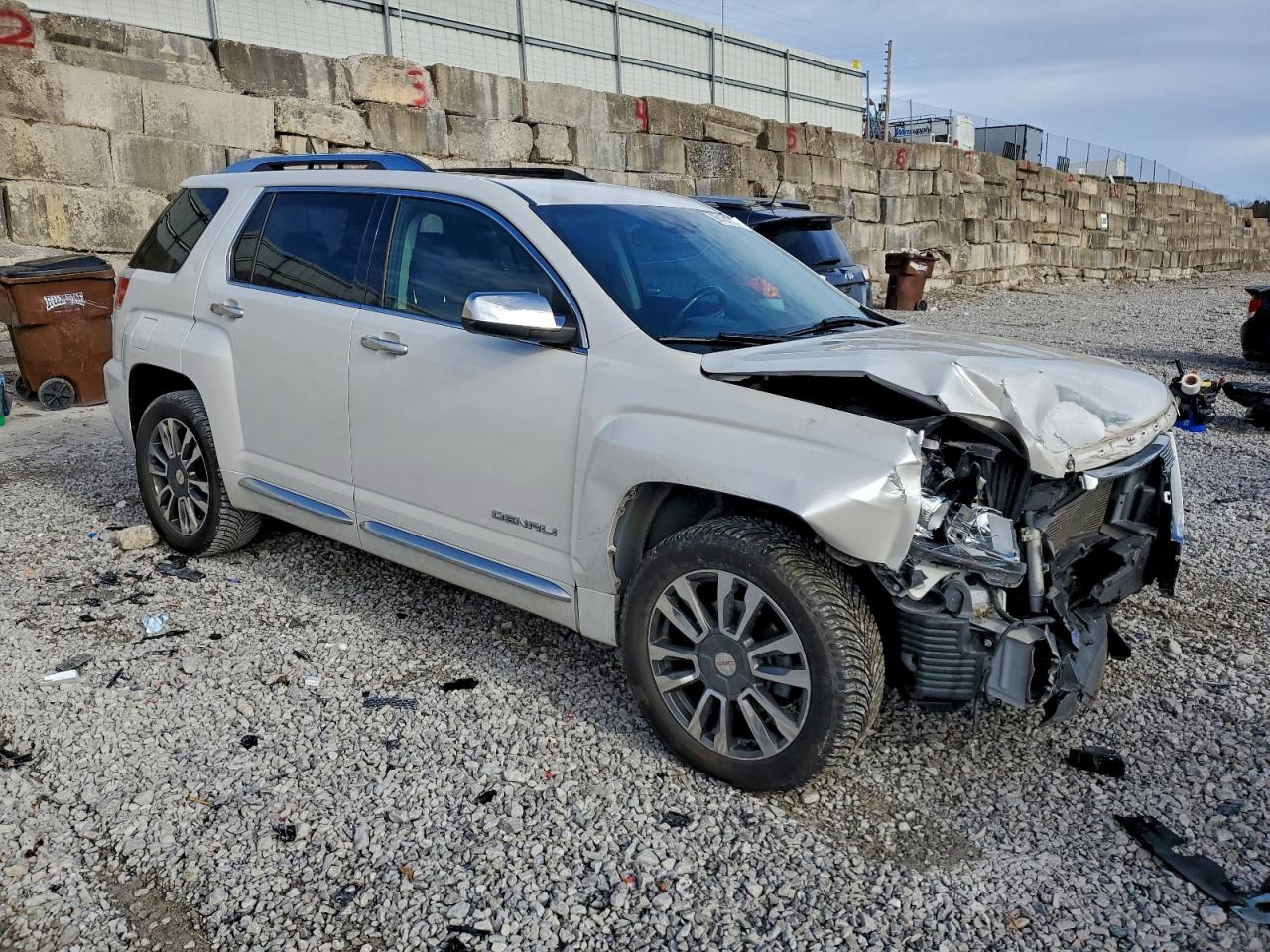 2017 GMC TERRAIN DENALI photo 4