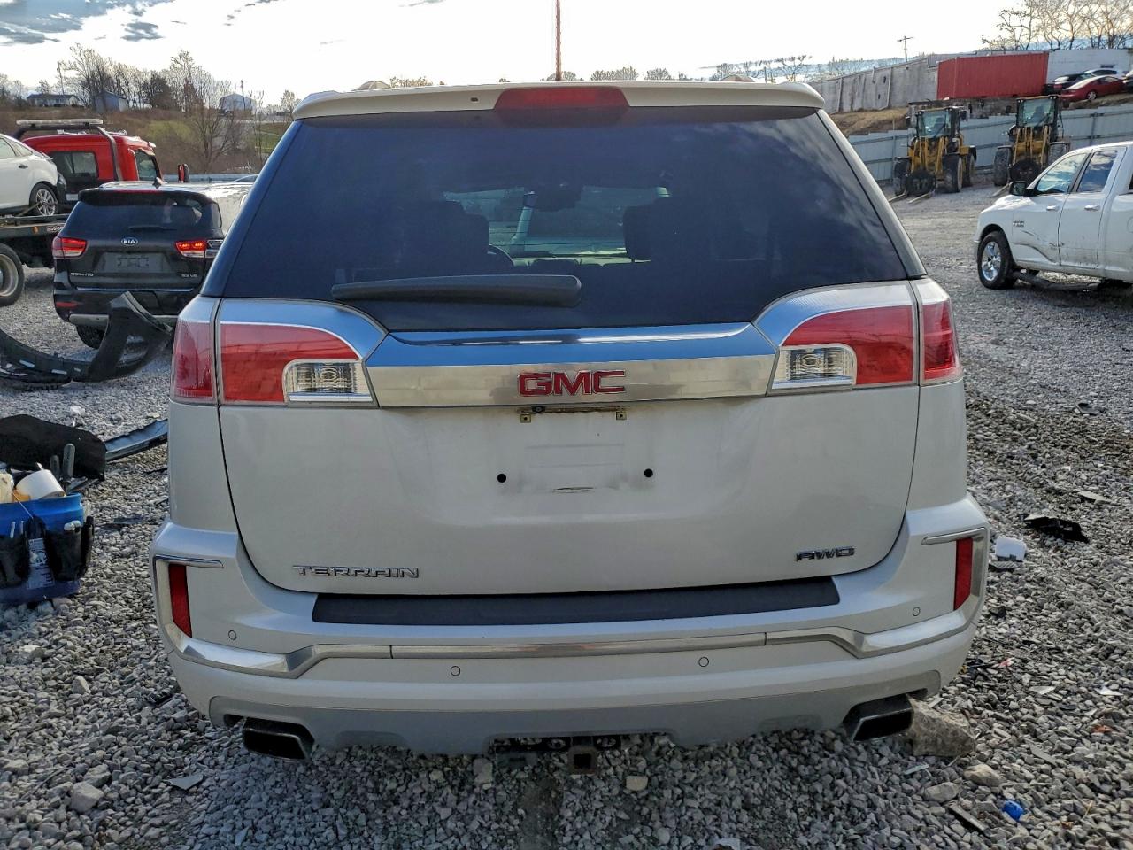 2017 GMC TERRAIN DENALI photo 6