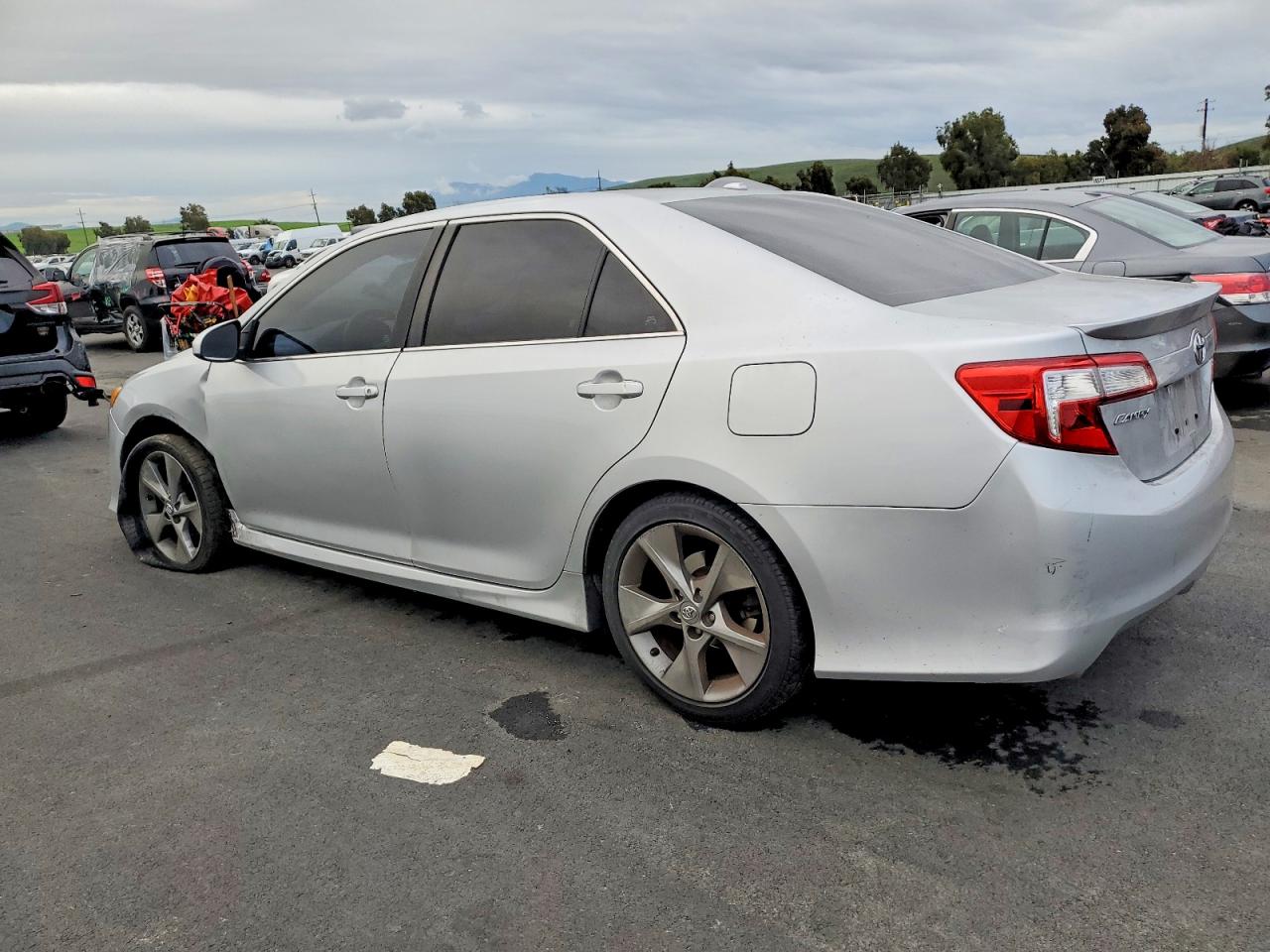 2012 TOYOTA CAMRY SE photo 2