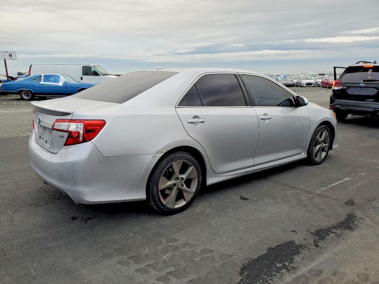 2012 TOYOTA CAMRY SE photo 3
