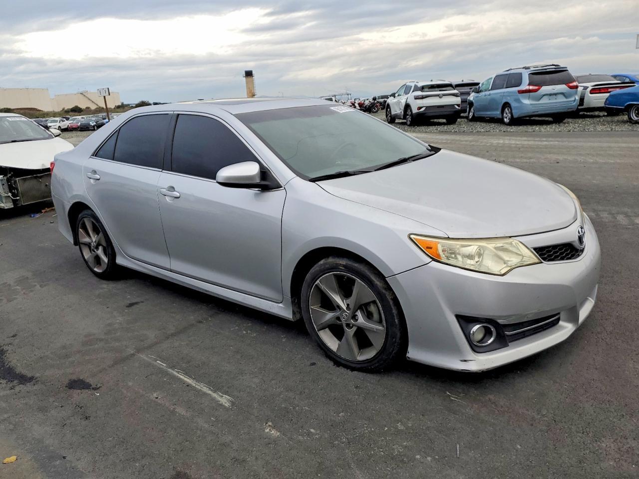 2012 TOYOTA CAMRY SE photo 4