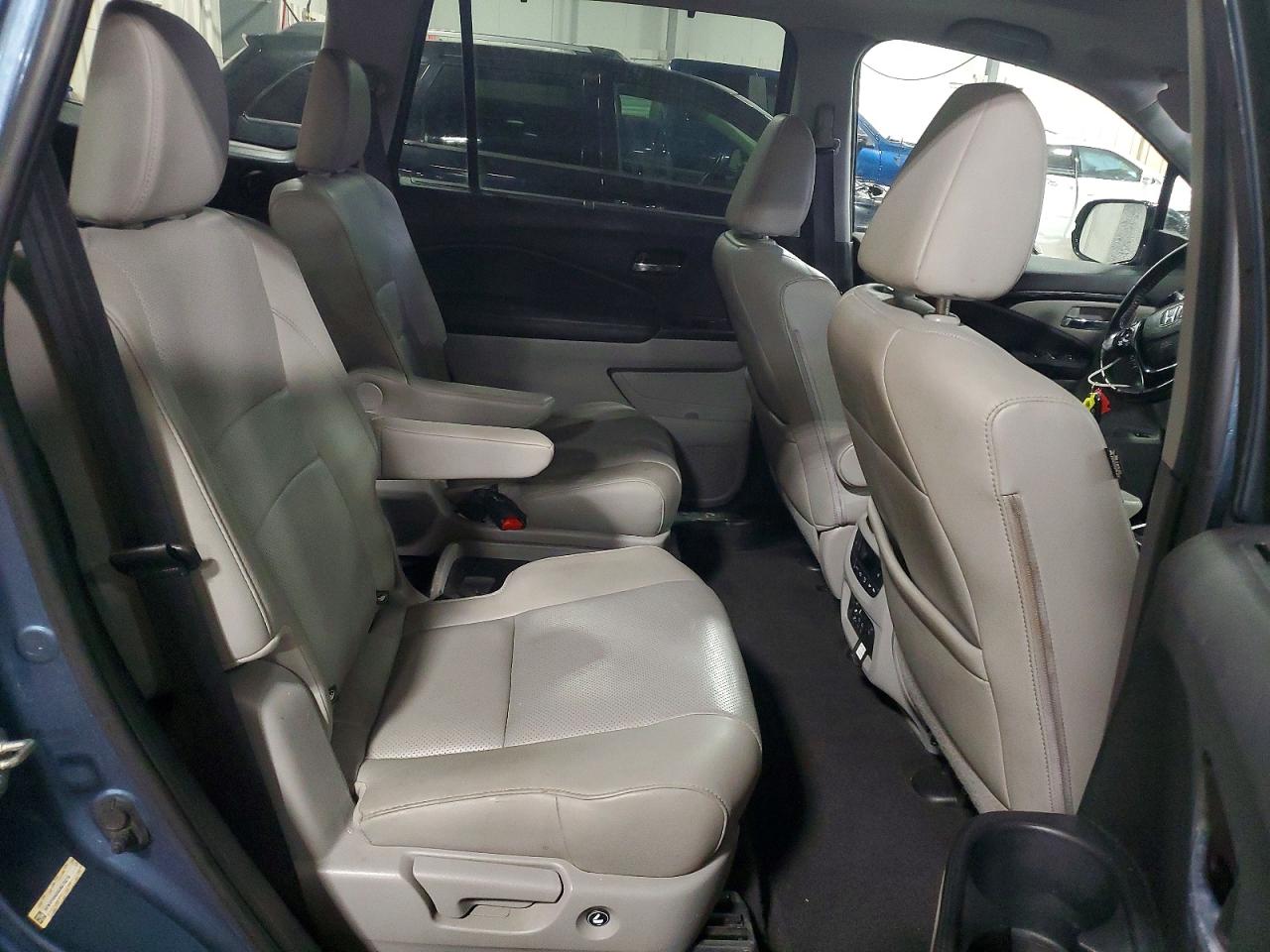 2016 HONDA PILOT ELITE photo 11