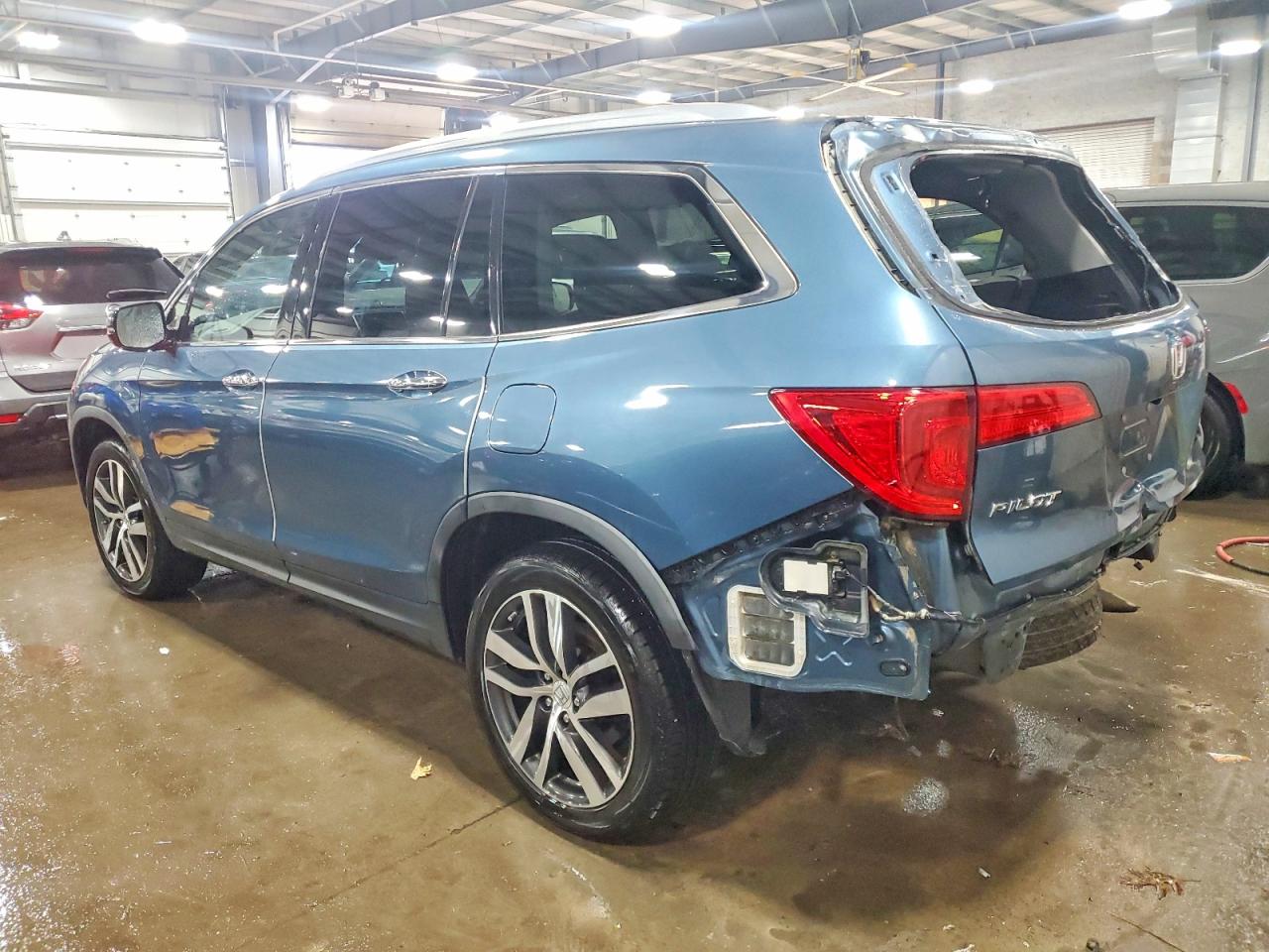 2016 HONDA PILOT ELITE photo 2