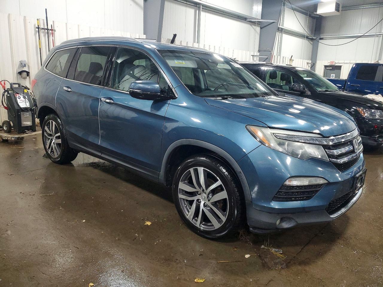 2016 HONDA PILOT ELITE photo 4