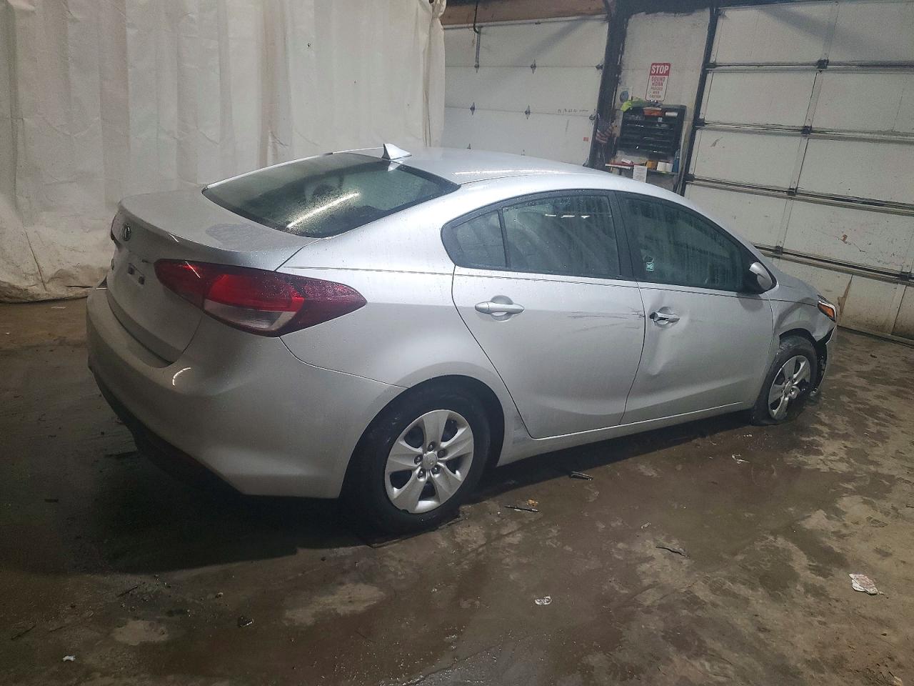 2017 KIA FORTE LX photo 3