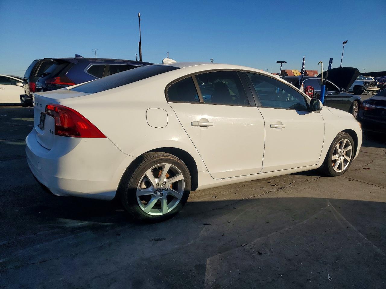 2014 VOLVO S60 T5 photo 3